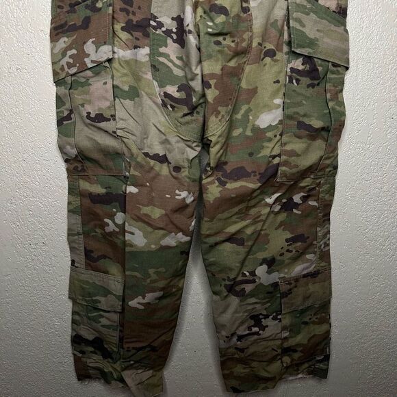 Vintage US Army Combat Trousers Multicam Camo Cargo Pants Size 30x30 - Picture 7 of 8
